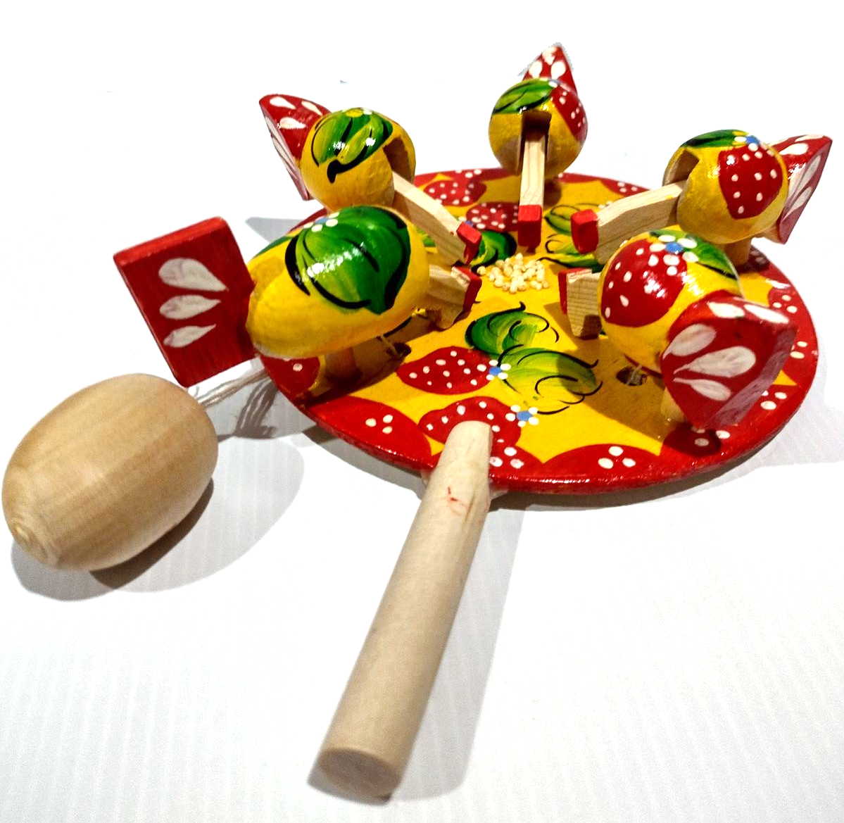 Bogorodsky Toy - Pecking Hens, Five Yellow Hens, Strawberries & Green Leaves