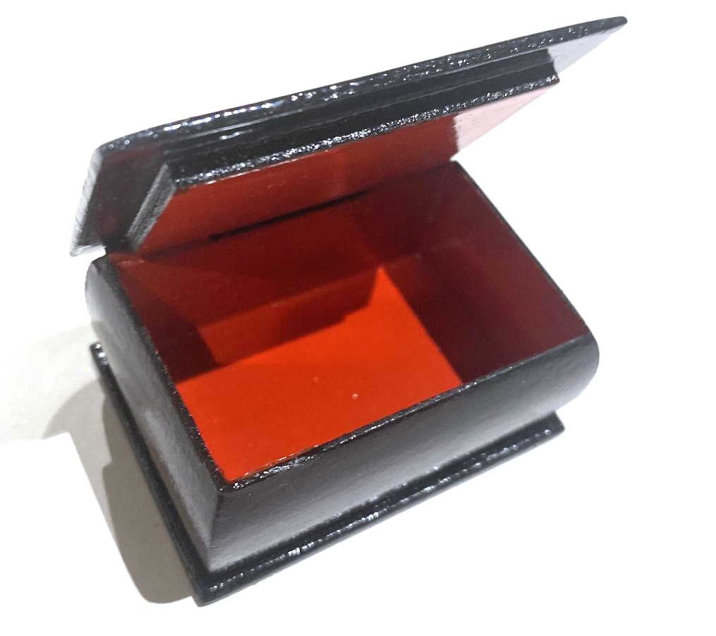 Daisies and Forget-me-nots Lacquer Trinket Box