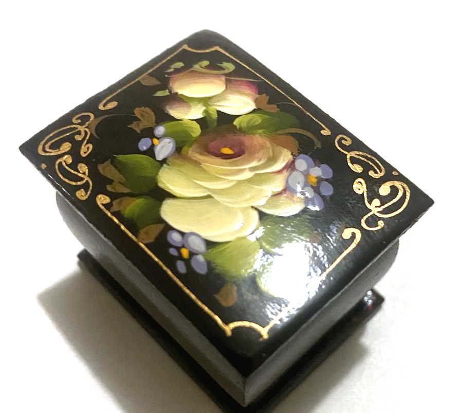 Cream Roses Lacquer Trinket Box (small)