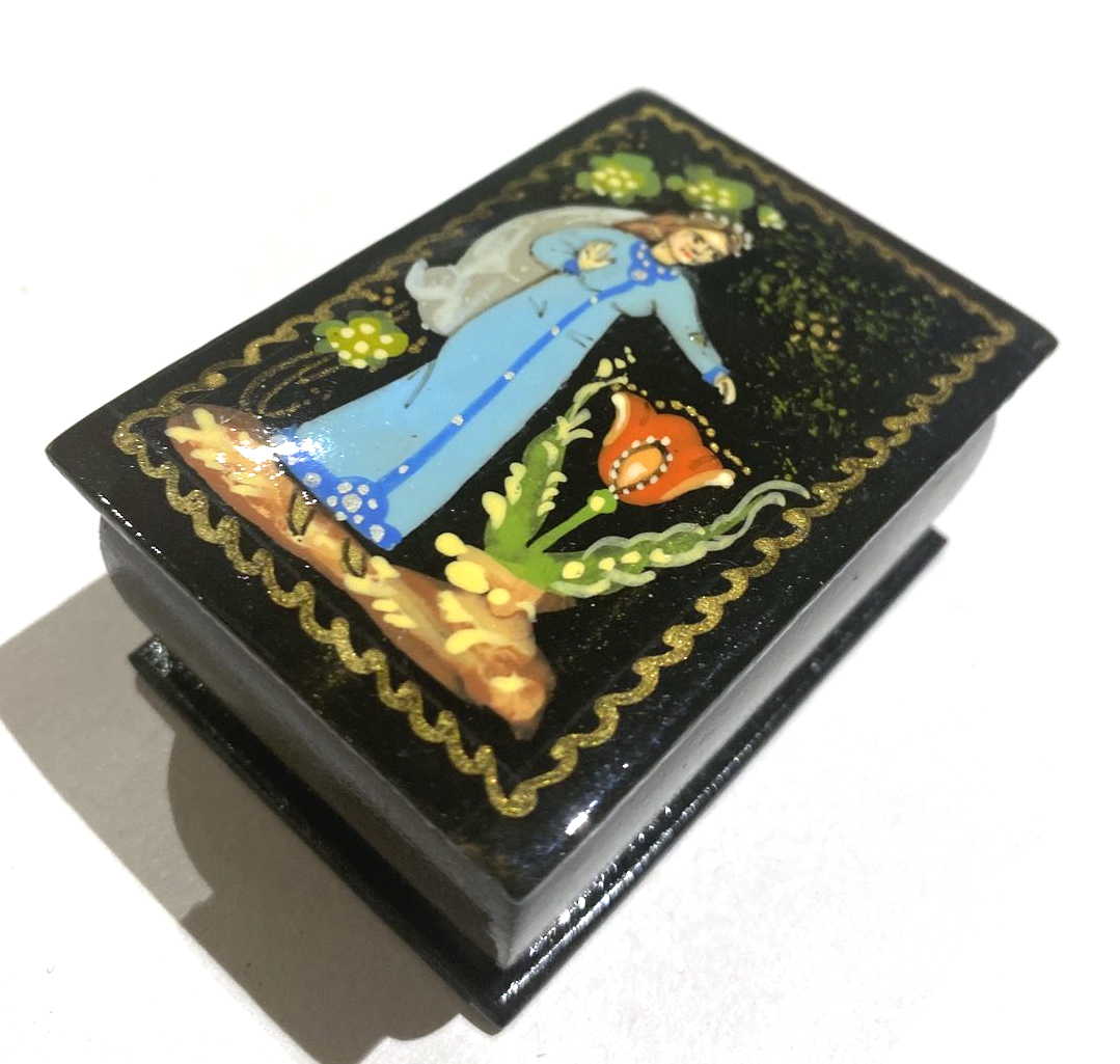 Scarlet Flower Lacquer Trinket Box