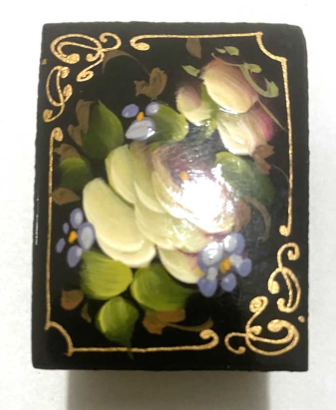 Cream Roses Lacquer Trinket Box (small)