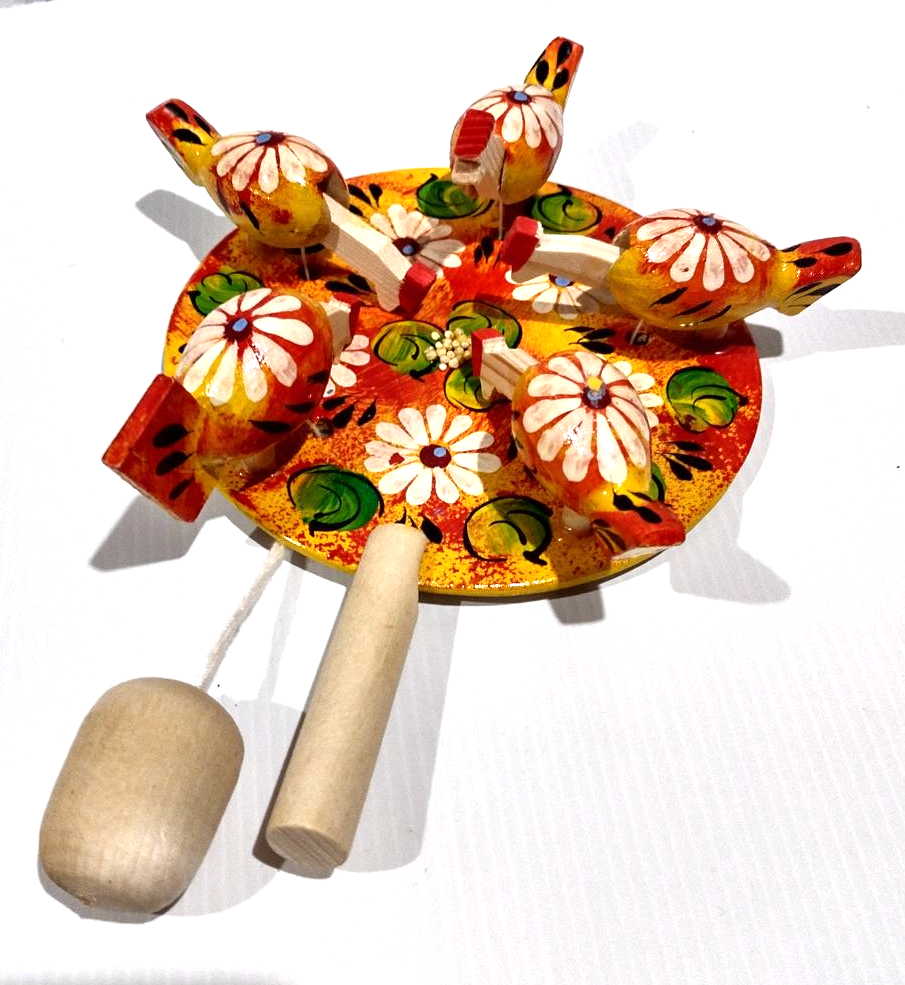 Bogorodsky Toy - Pecking Hens, sunshine Hens & Daisies