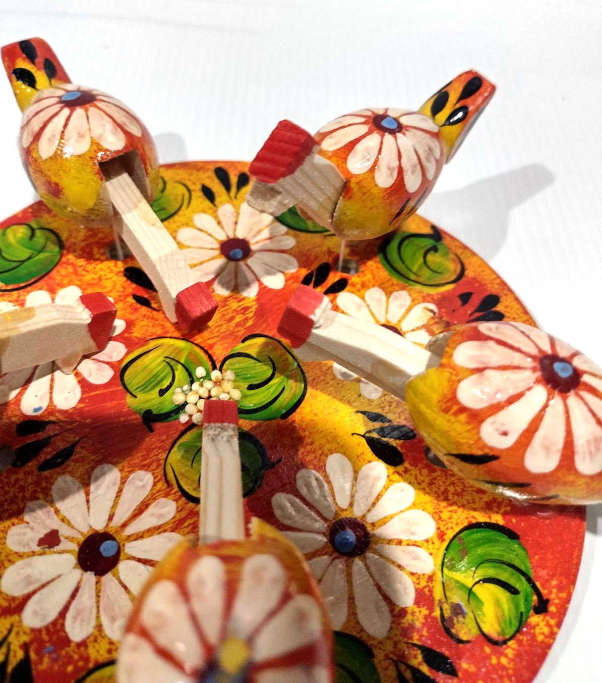 Bogorodsky Toy - Pecking Hens, sunshine Hens & Daisies