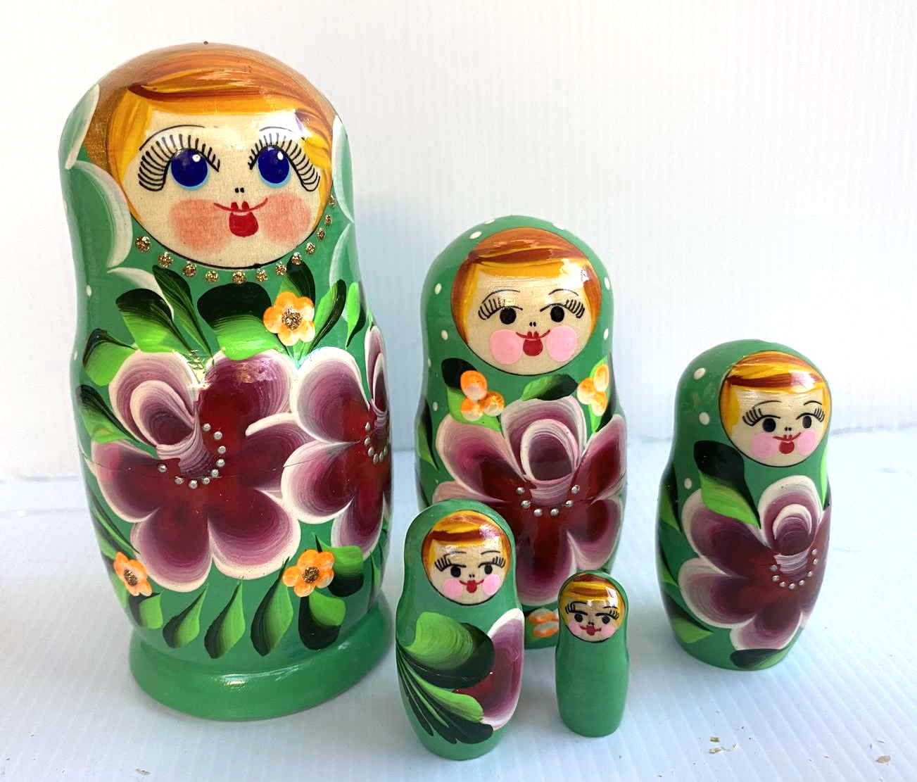 Artists Matryoshka assorted (5 Nested) green