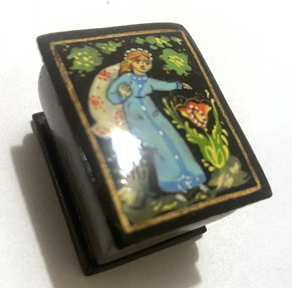 Scarlet Flower Lacquer Trinket Box (small)