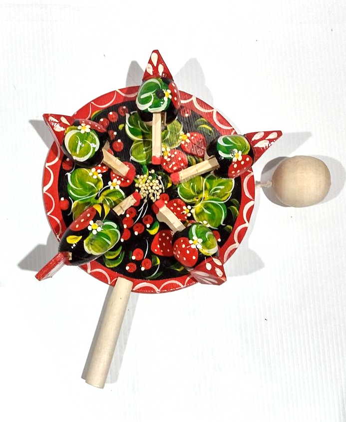 Bogorodsky Toy - Pecking Hens, Five Black Hens, Strawberry Patch