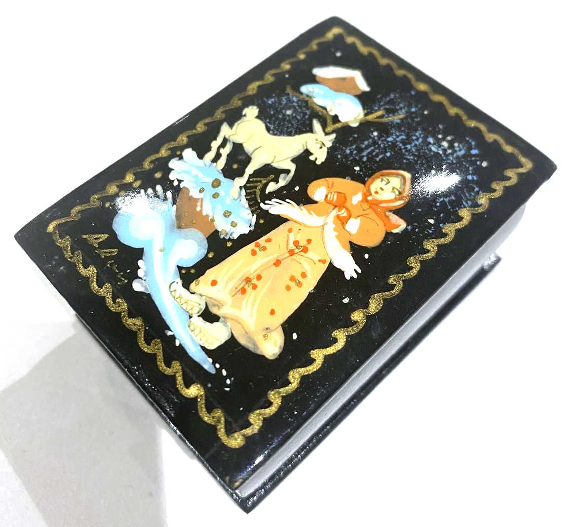 Silver Hoof Lacquer Trinket Box