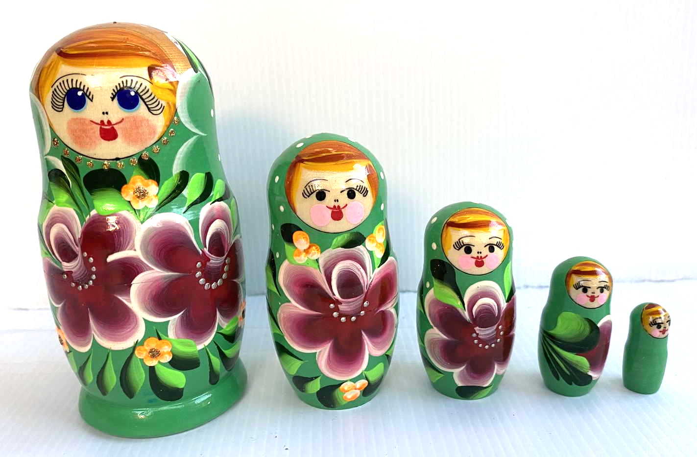 Artists Matryoshka assorted (5 Nested) green