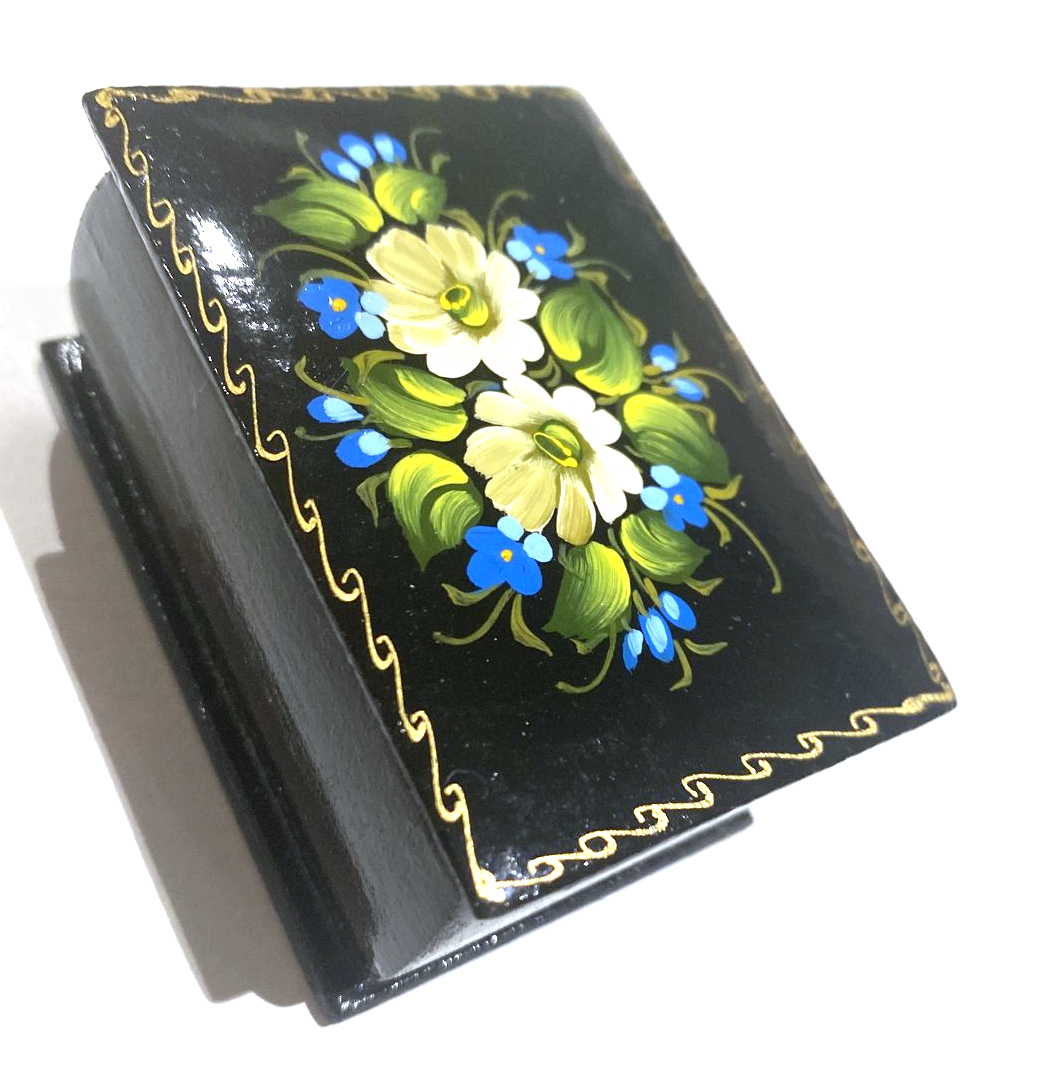 Daisies and Forget-me-nots Lacquer Trinket Box