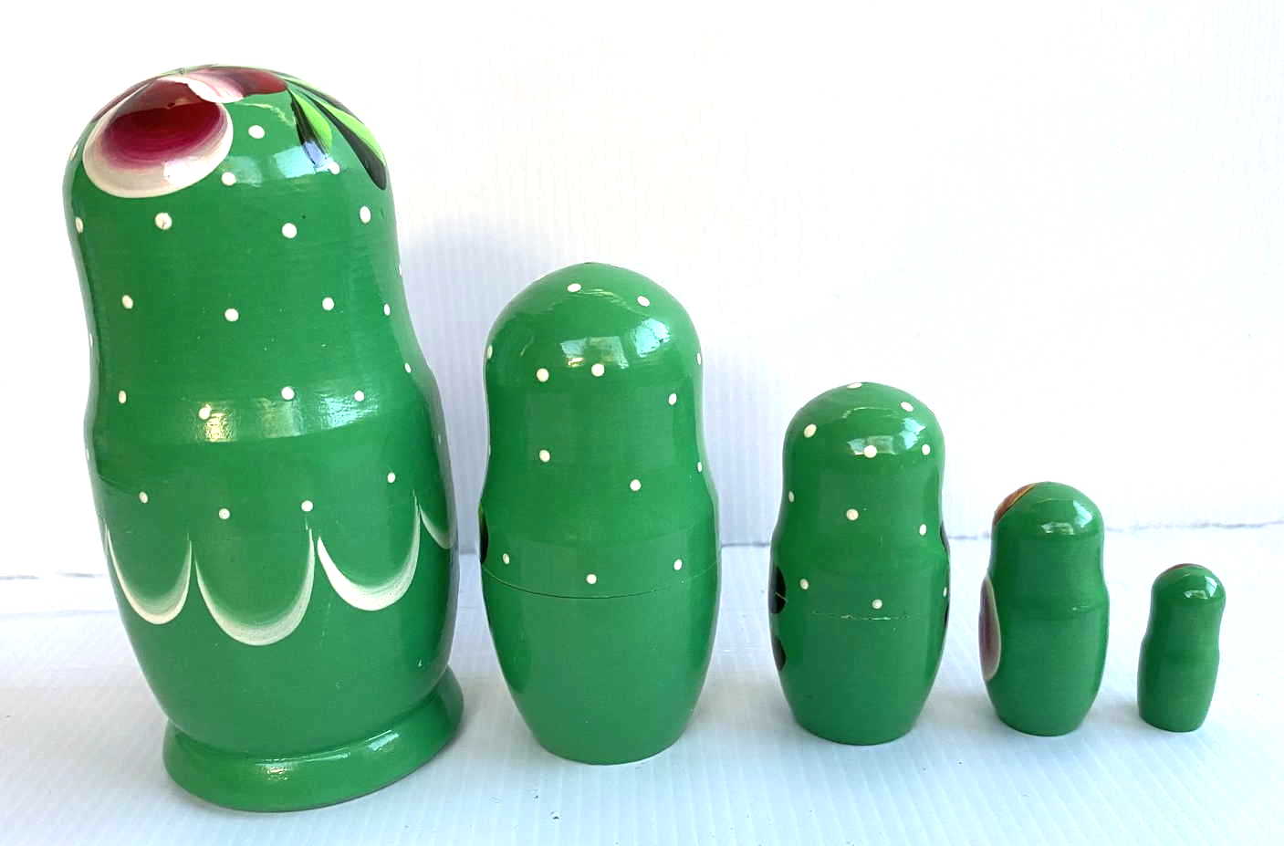 Artists Matryoshka assorted (5 Nested) green