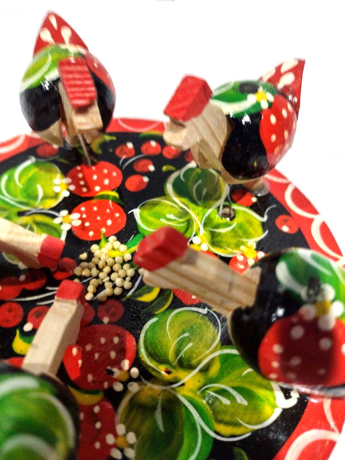 Bogorodsky Toy - Pecking Hens, Five Black Hens, Strawberry Patch
